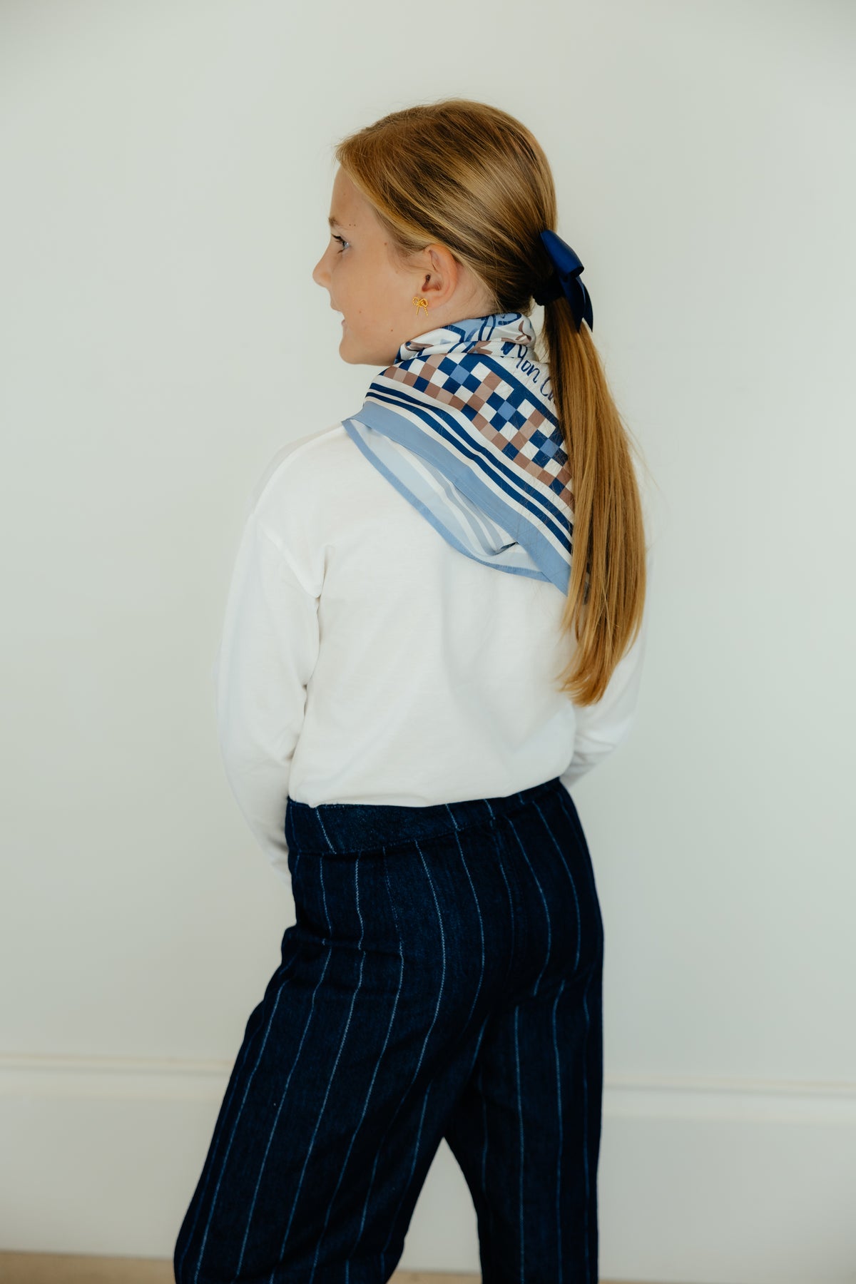 White Doggie Sketch Tee & Scarf